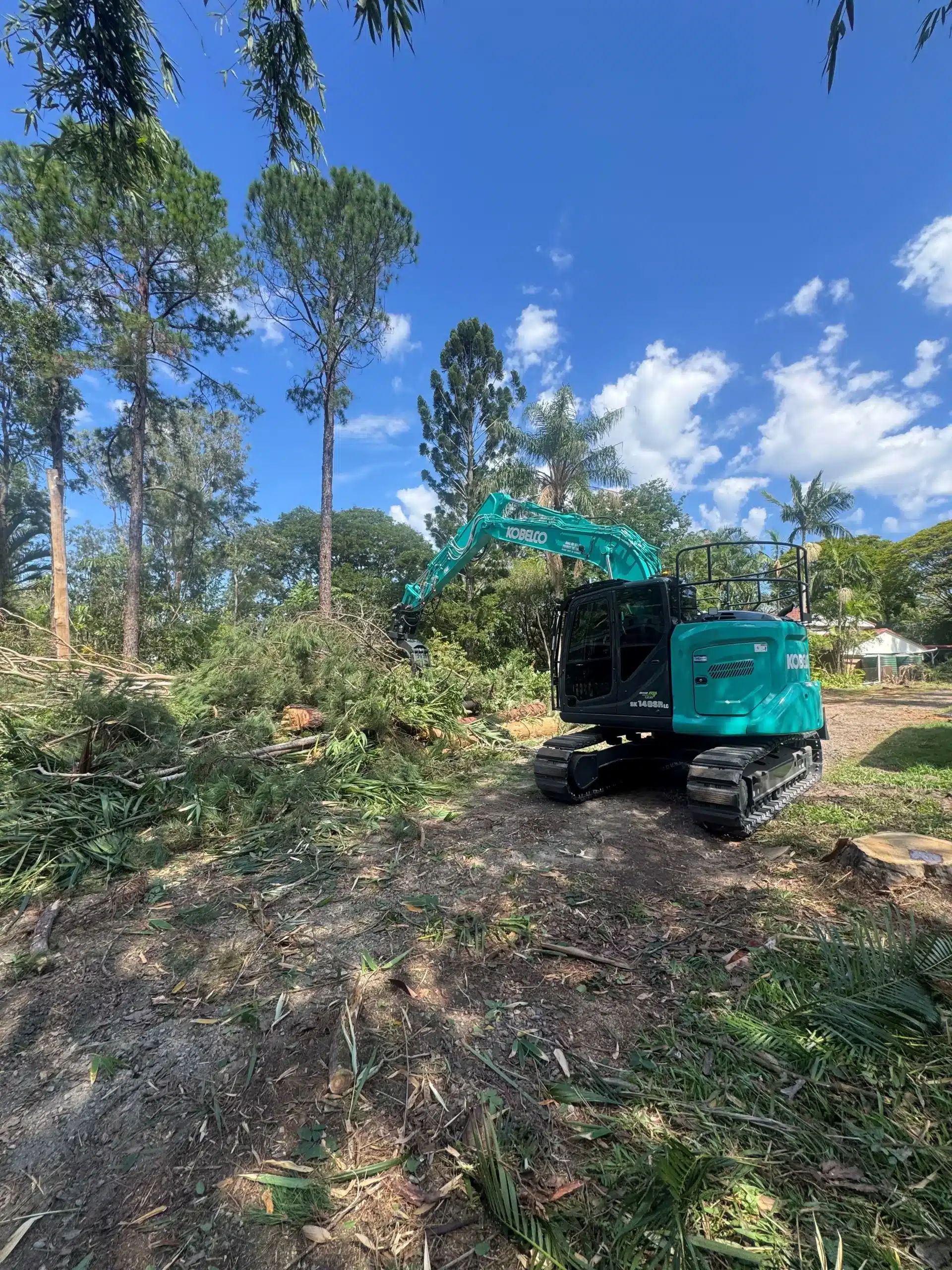 land-clearing-brisbane-southside-with-excavator-clearing-tree-debris